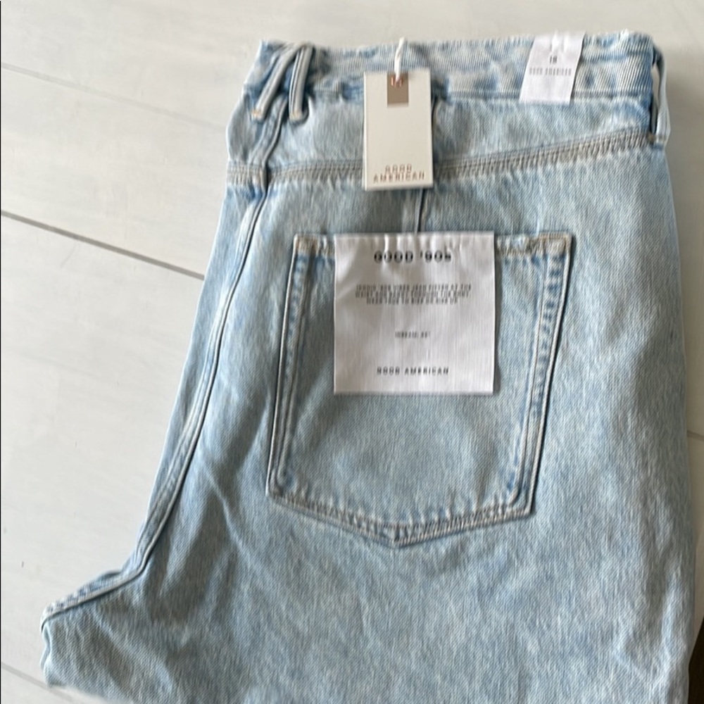 Good American Light Wash Straight Leg Jeans - Picture 4 of 4